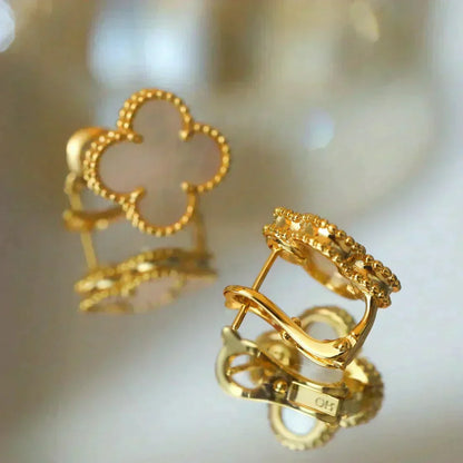 Mystic CLOVER MEDIUM 1 MOTIFS  WHITE MOP STUD EARRINGS