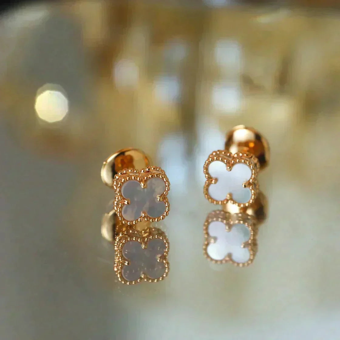 Mystic CLOVER MINI 9.5MM WHITE MOP EARRINGS