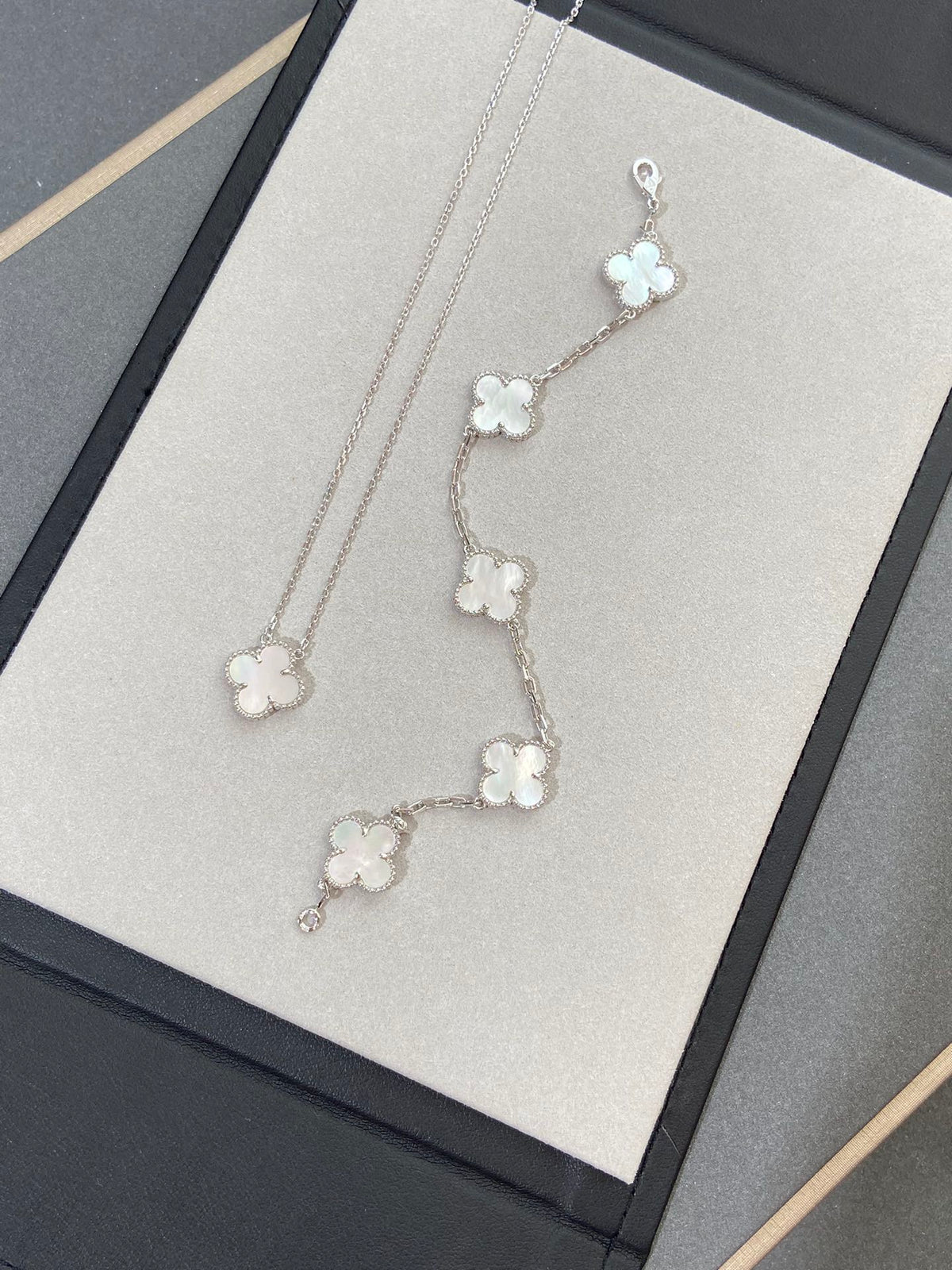 [Mystic ]New CLOVER WHITE PEARL MOP 5 MOTIF BRACELET COLLECTION