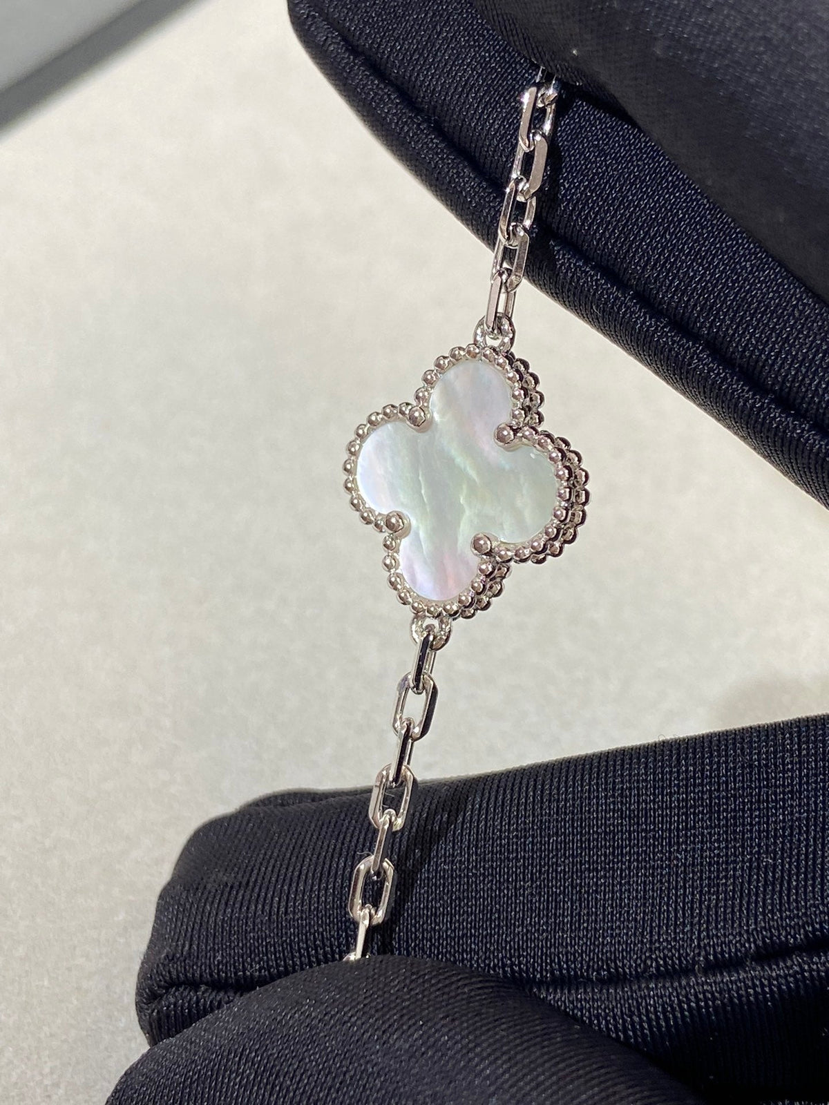 [Mystic ]New CLOVER WHITE PEARL MOP 5 MOTIF BRACELET COLLECTION