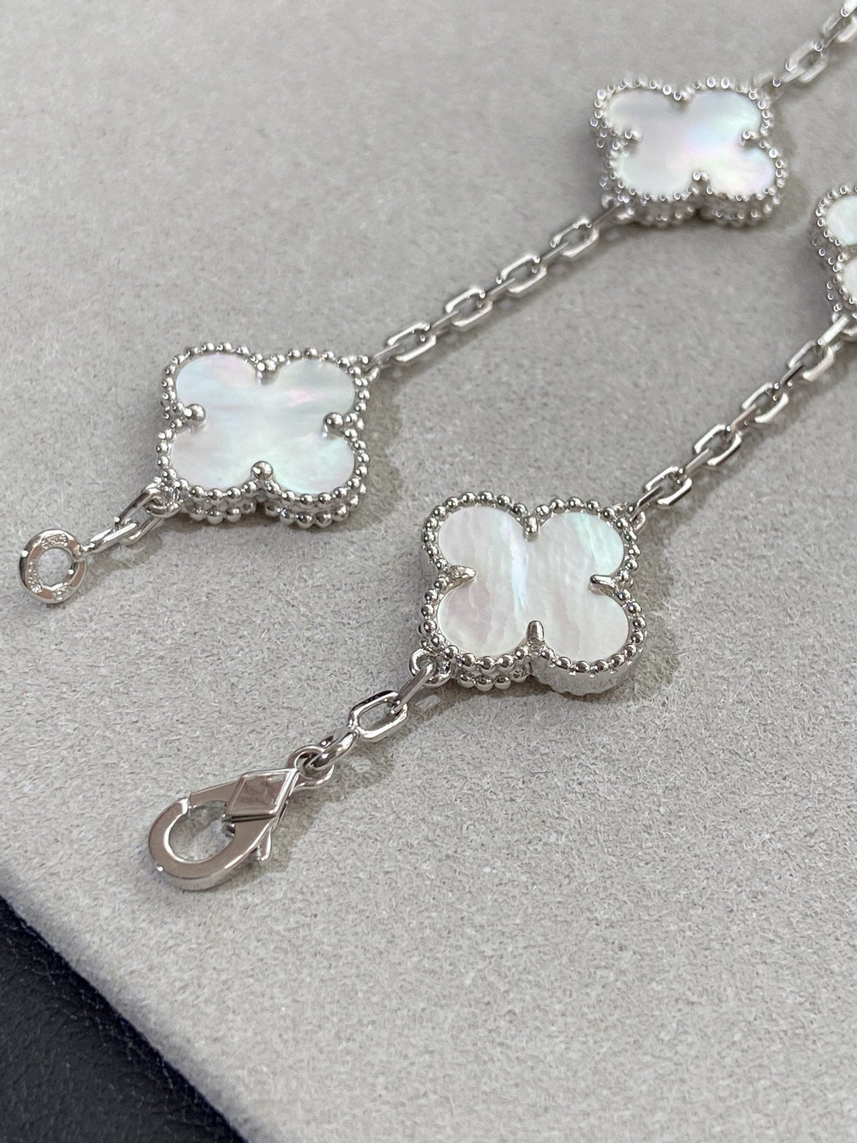 [Mystic ]New CLOVER WHITE PEARL MOP 5 MOTIF BRACELET COLLECTION