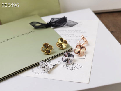 Mystic CLOVER MEDIUM STUD EARRINGS