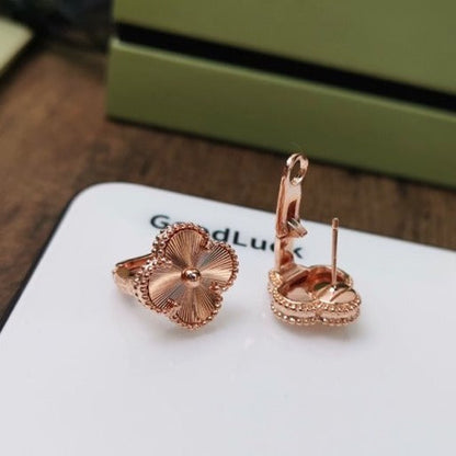 Mystic CLOVER MEDIUM STUD EARRINGS