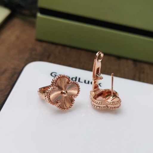 Mystic CLOVER MEDIUM STUD EARRINGS