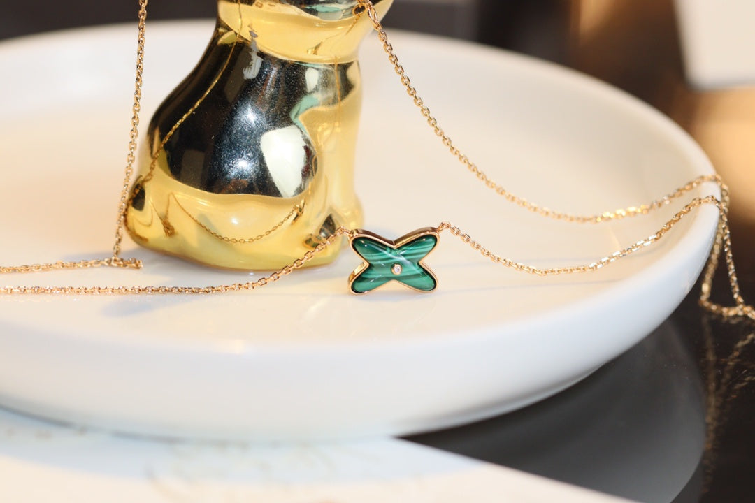 Mystic JEUX MALACHITE 1 DIAMOND PINK GOLD NECKLACE
