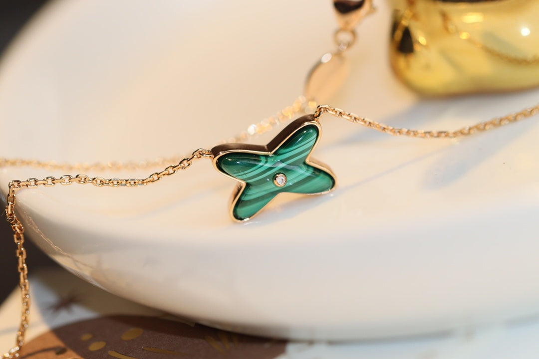 Mystic JEUX MALACHITE 1 DIAMOND PINK GOLD NECKLACE