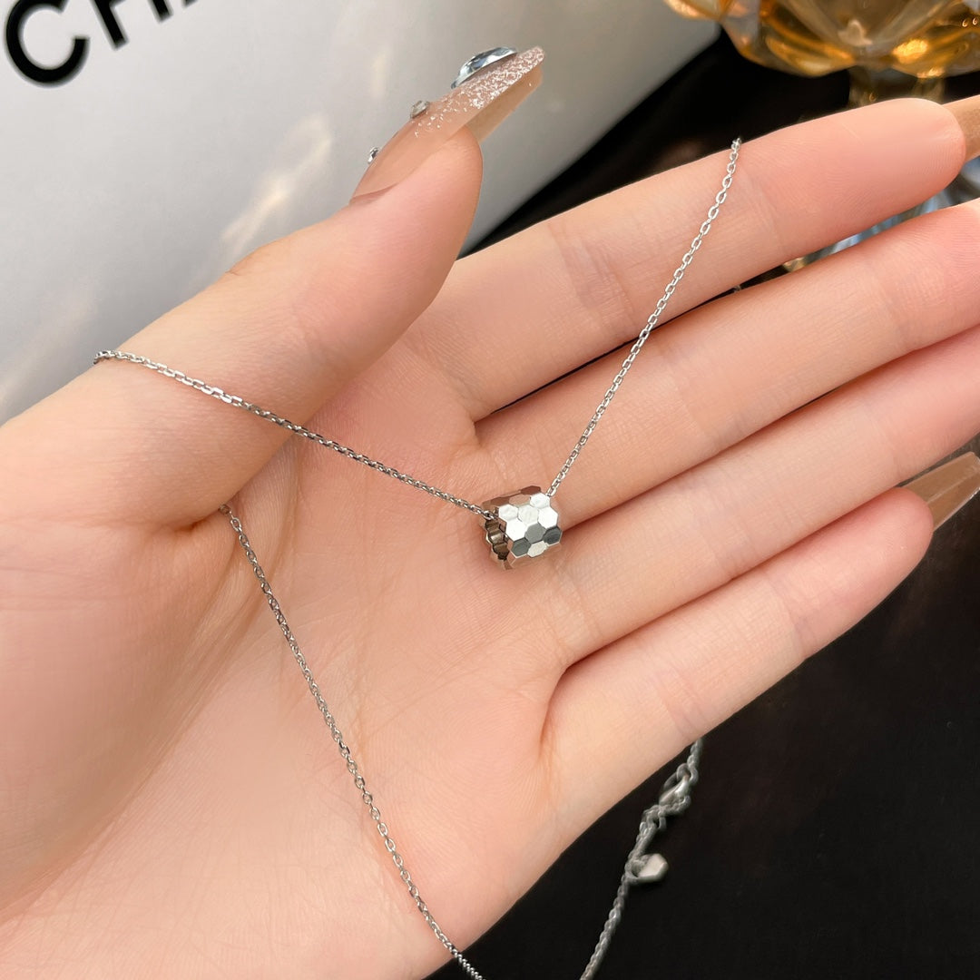 Mystic BEE MINI NECKLACE