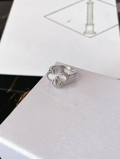 Mystic CLOVER SILVER RING