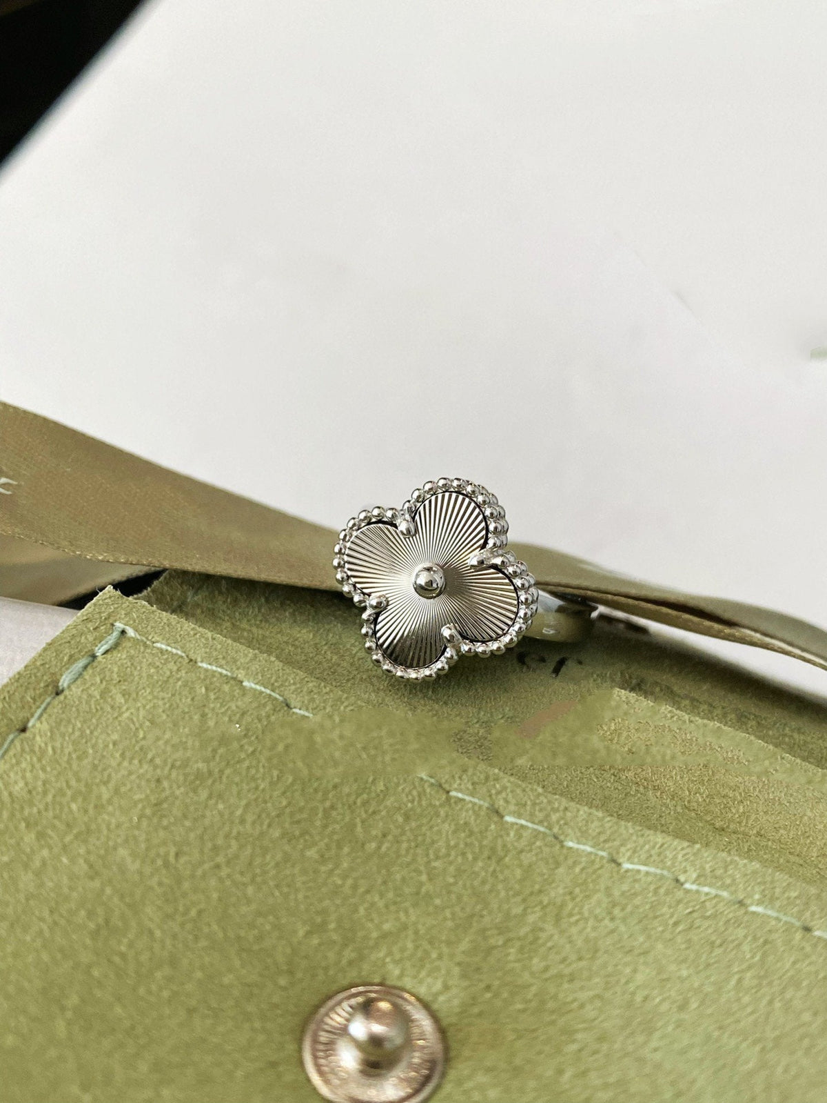 Mystic CLOVER SILVER RING