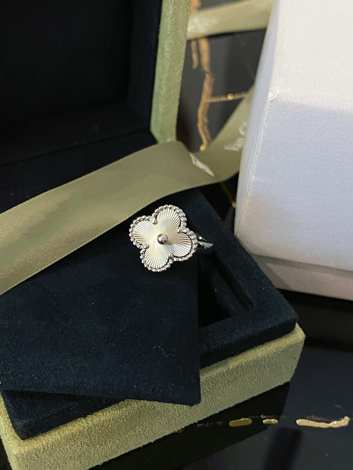 Mystic CLOVER SILVER RING