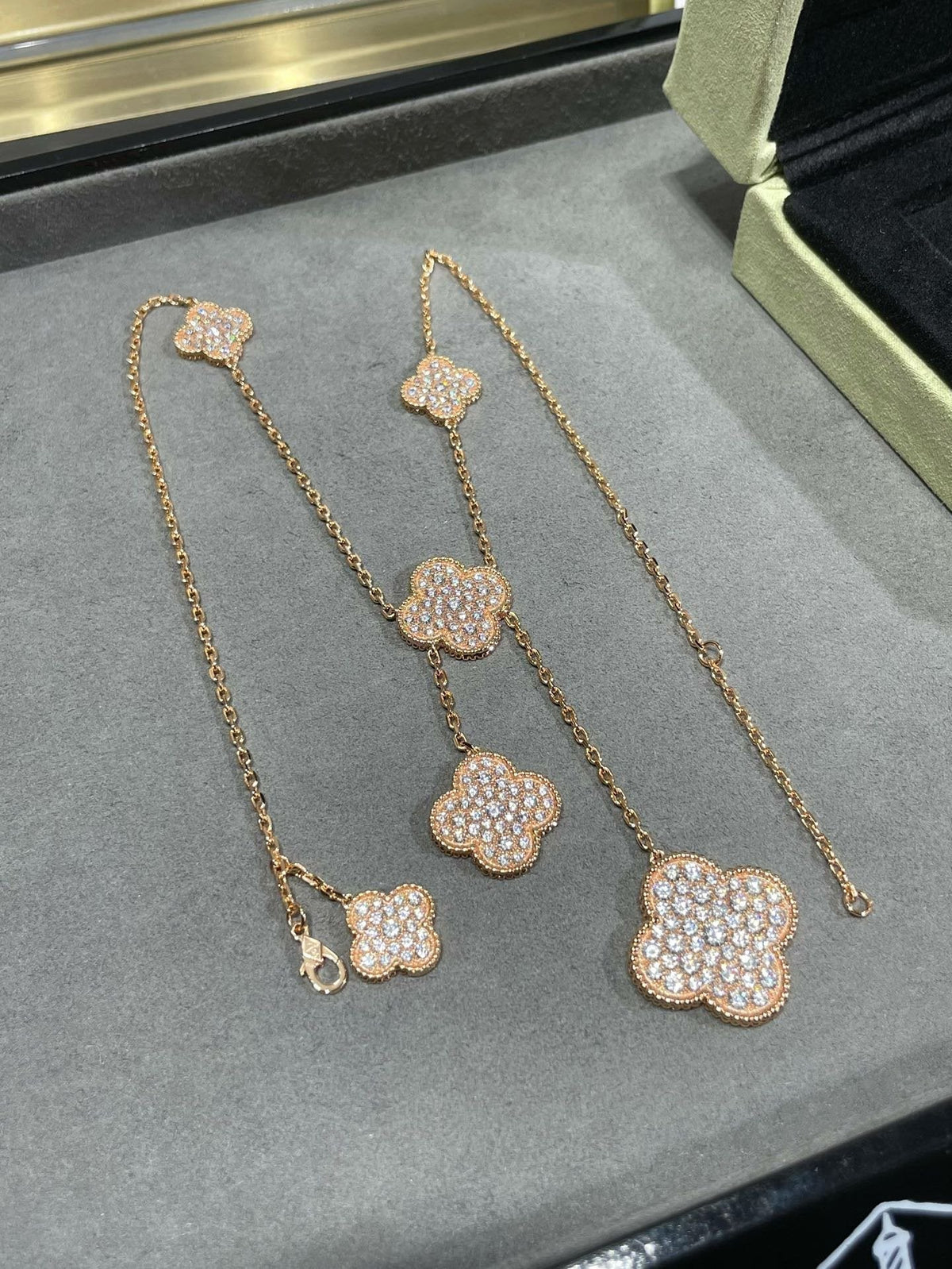 Mystic CLOVER 6 MOTIF DIAMOND PAVED NECKLACE