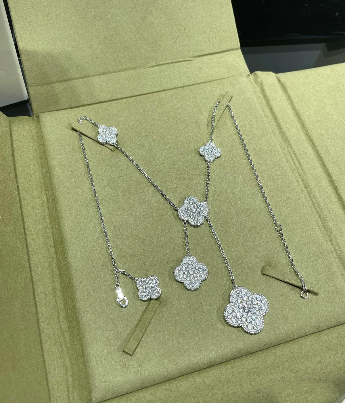 Mystic CLOVER 6 MOTIF DIAMOND PAVED NECKLACE