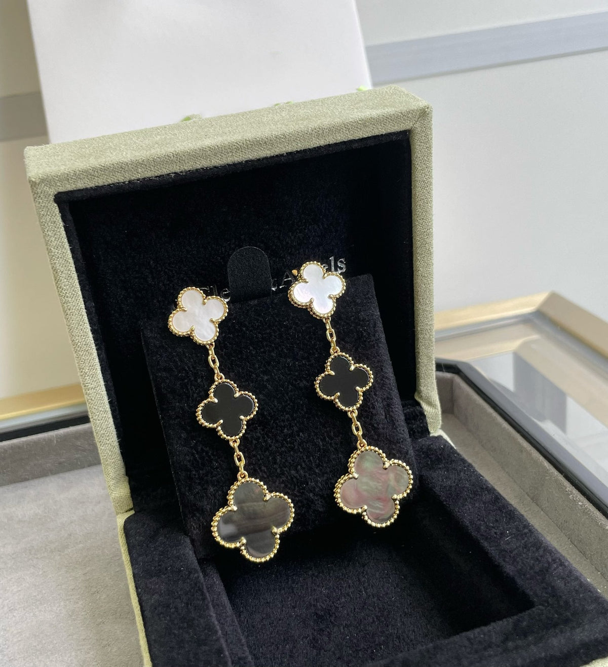 Mystic CLOVER 3 MOTIF MOP ONYX DARK MOP PINK GOLD EARRINGS