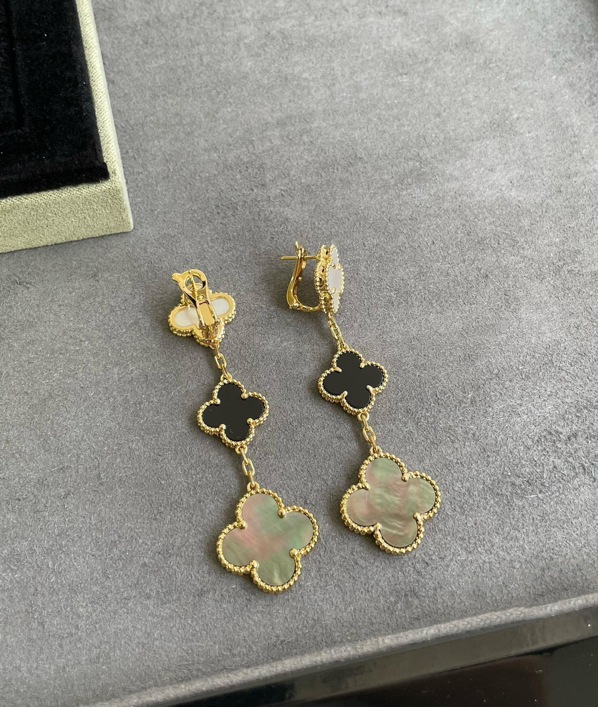 Mystic CLOVER 3 MOTIF MOP ONYX DARK MOP PINK GOLD EARRINGS