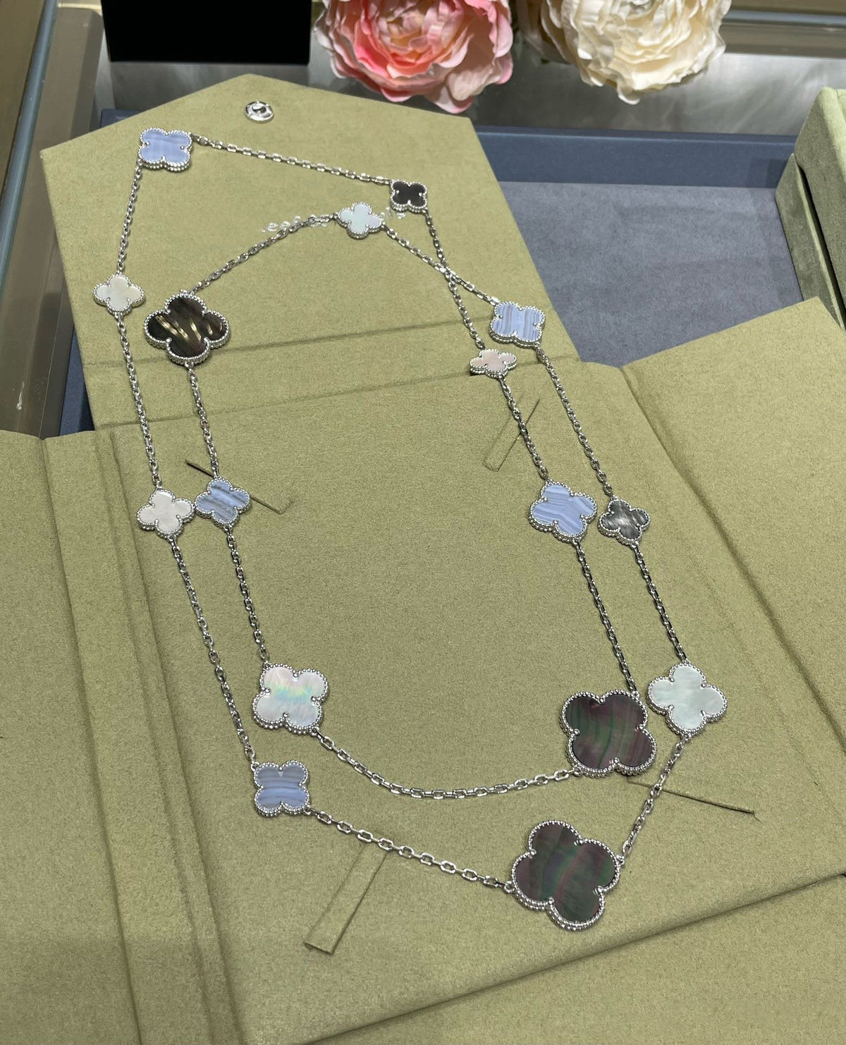 Mystic CLOVER 16 MOTIF CHALCEDONY MOP SILVER NECKLACE