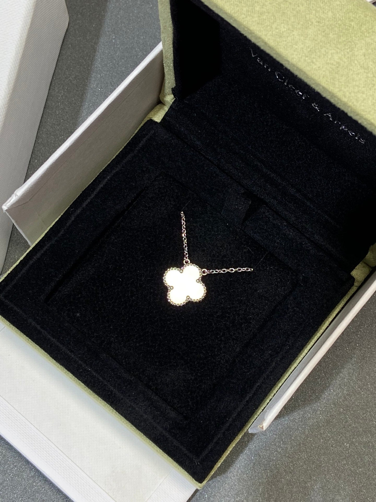 Mystic CLOVER MEDIUM SILVER WHITE MOP NECKLACE