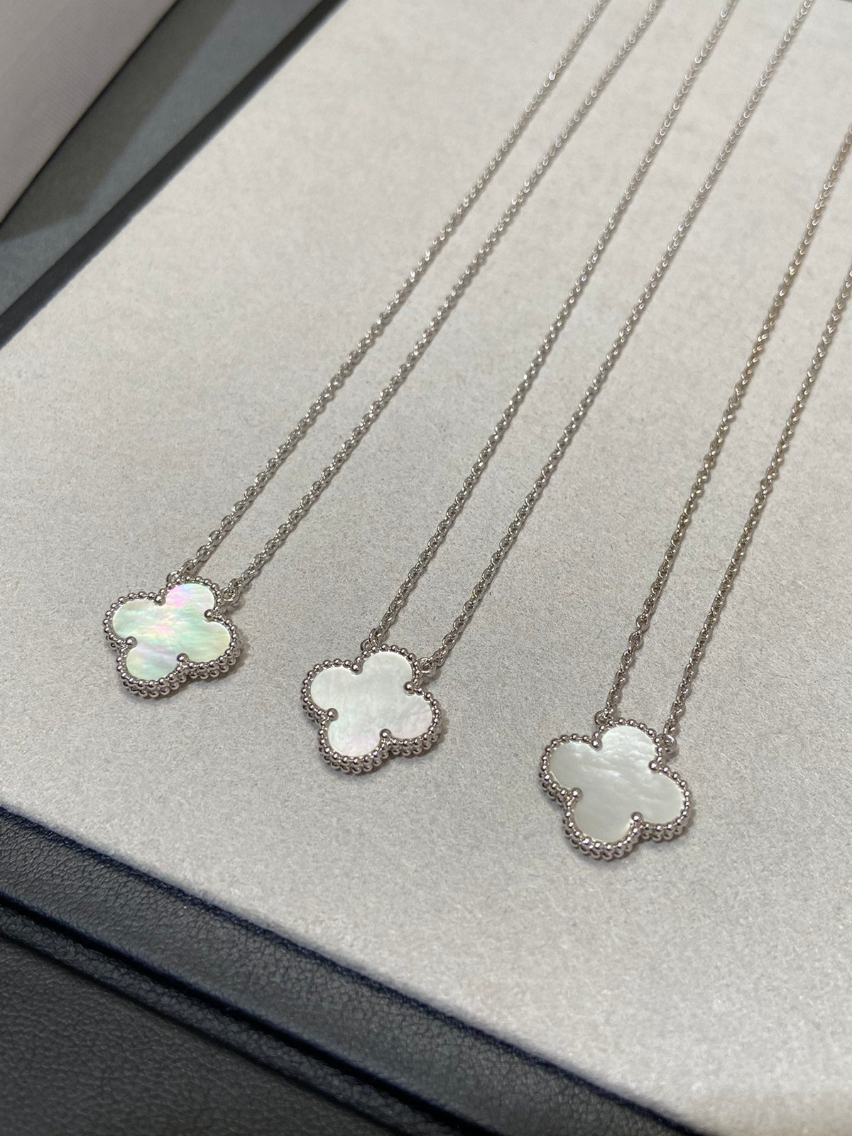 Mystic CLOVER MEDIUM SILVER WHITE MOP NECKLACE