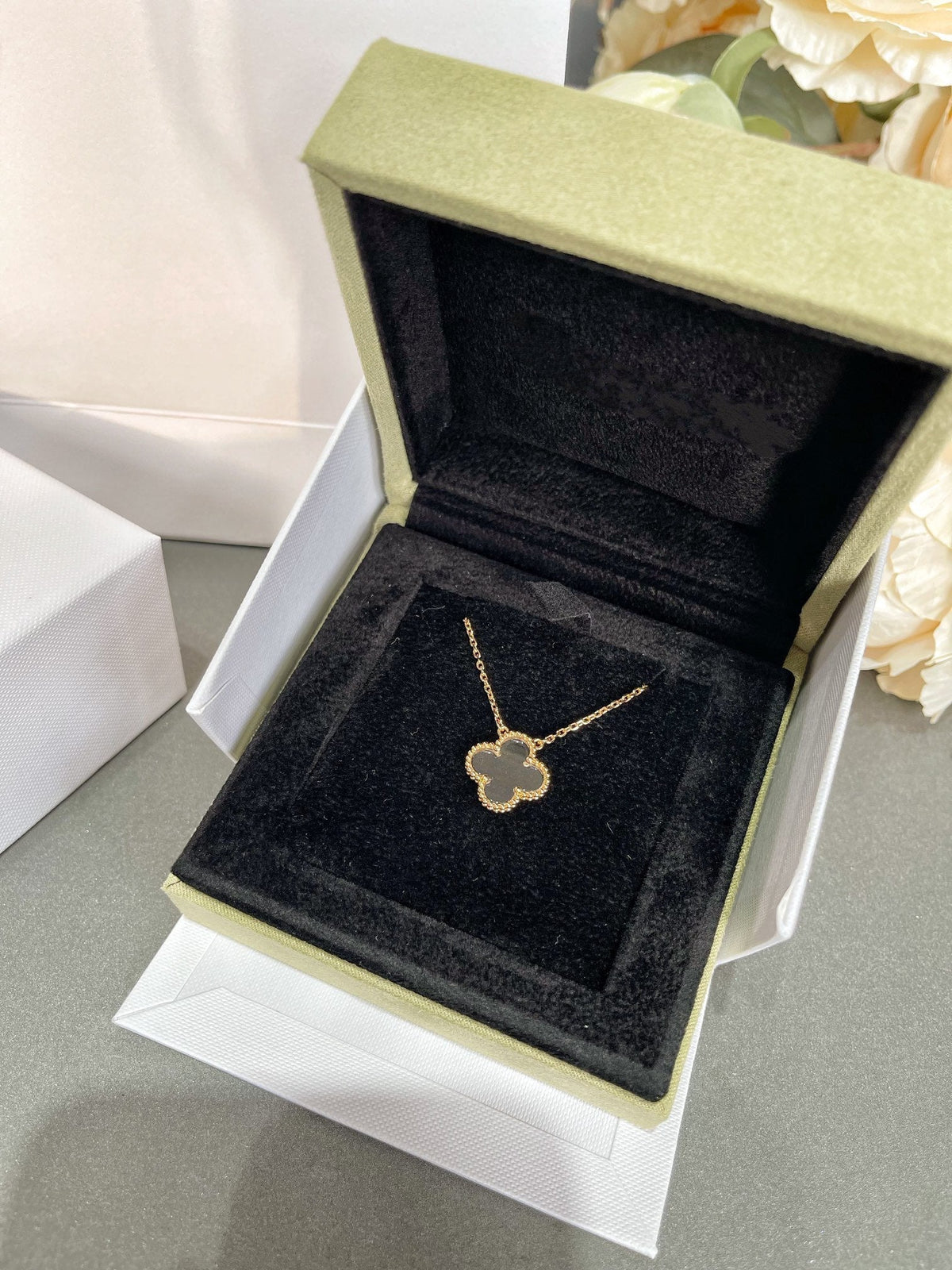 Mystic CLOVER ROCK CRYSTAL ROSE GOLD NECKLACE