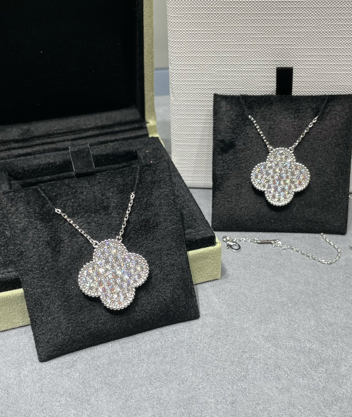 Mystic CLOVER 25MM LARGE PENDANT DIAMOND PAVED SILVER NECKLACE