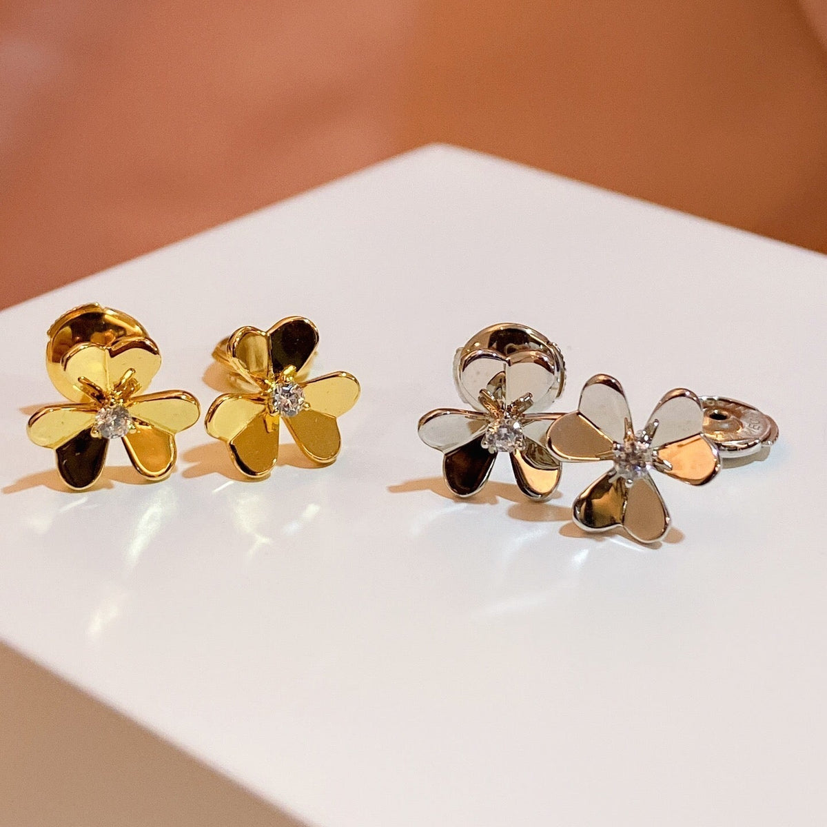 Mystic FRIVOLE MINI FLOWER EARRINGS
