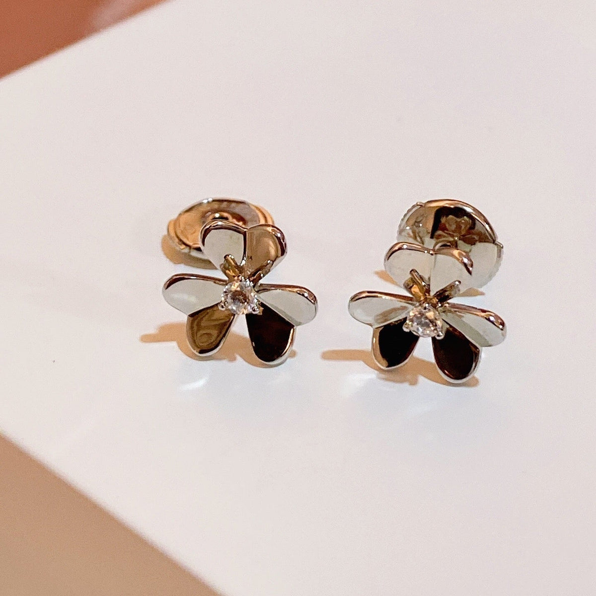 Mystic FRIVOLE MINI FLOWER EARRINGS