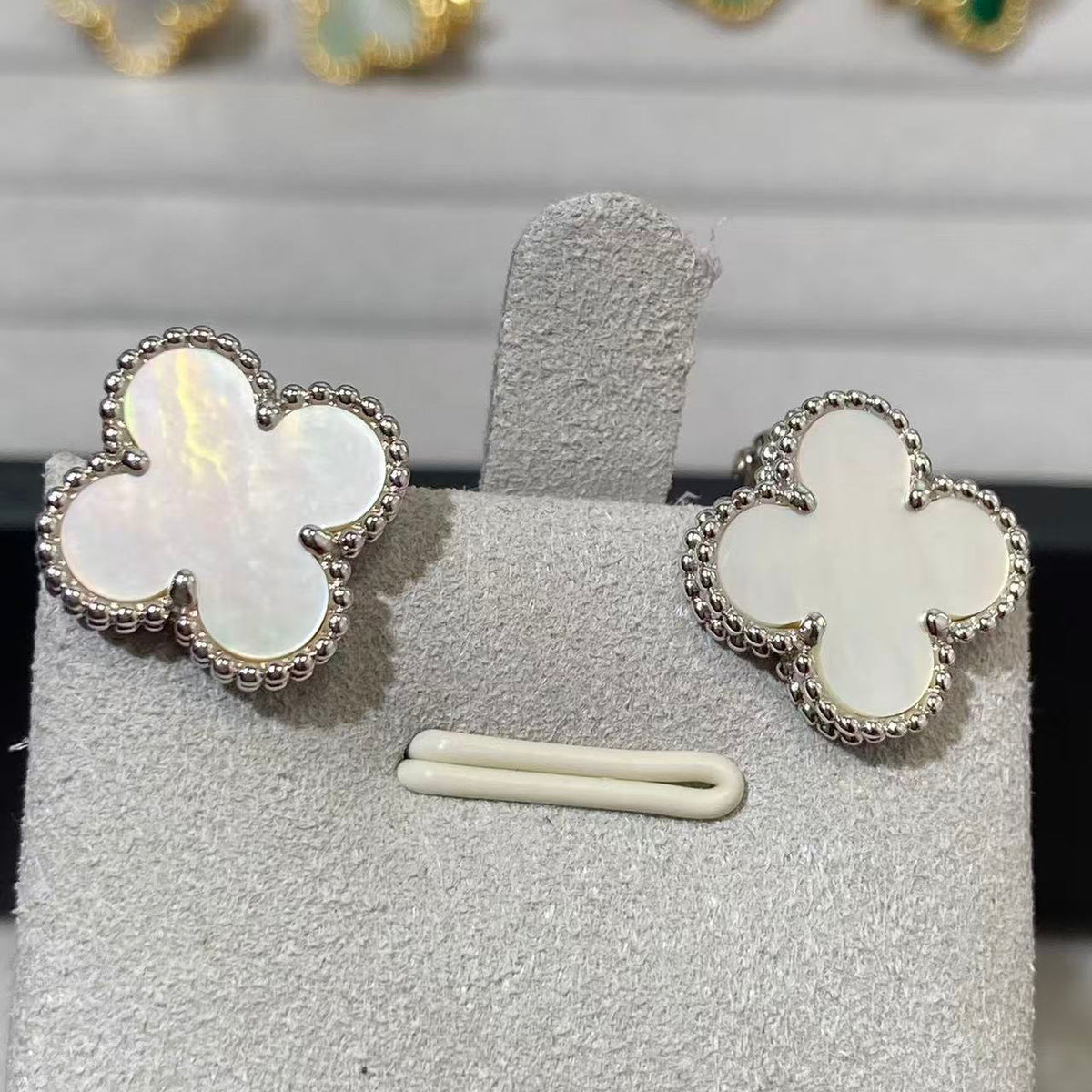 [Mystic ] CLOVER LARGE (20mm) 1 MOTIFS WHITE MOP STUD EARRINGS