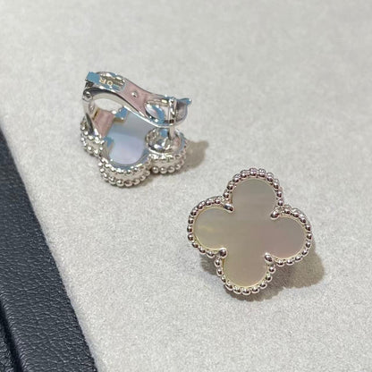 [Mystic ] CLOVER LARGE (20mm) 1 MOTIFS WHITE MOP STUD EARRINGS