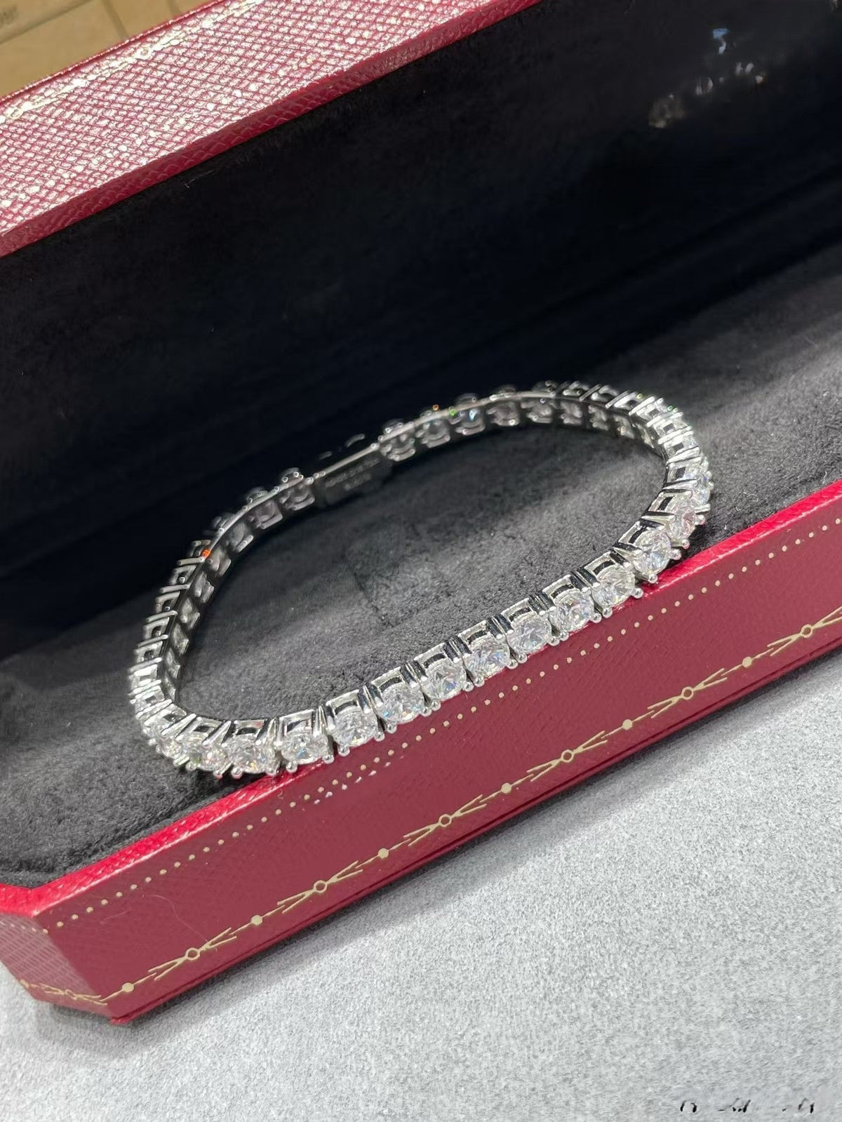 [Mystic ]TENNIS BRACELET WITH FULL DIAMOND SETTING
