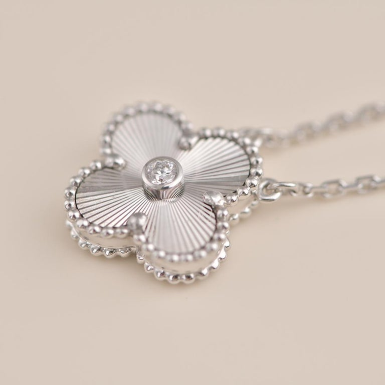 Mystic CLOVER  15MM DIAMOND LASER NECKLACE SILVER
