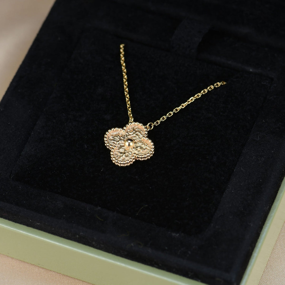 Mystic CLOVER 15MM  BRONZING NECKLACE
