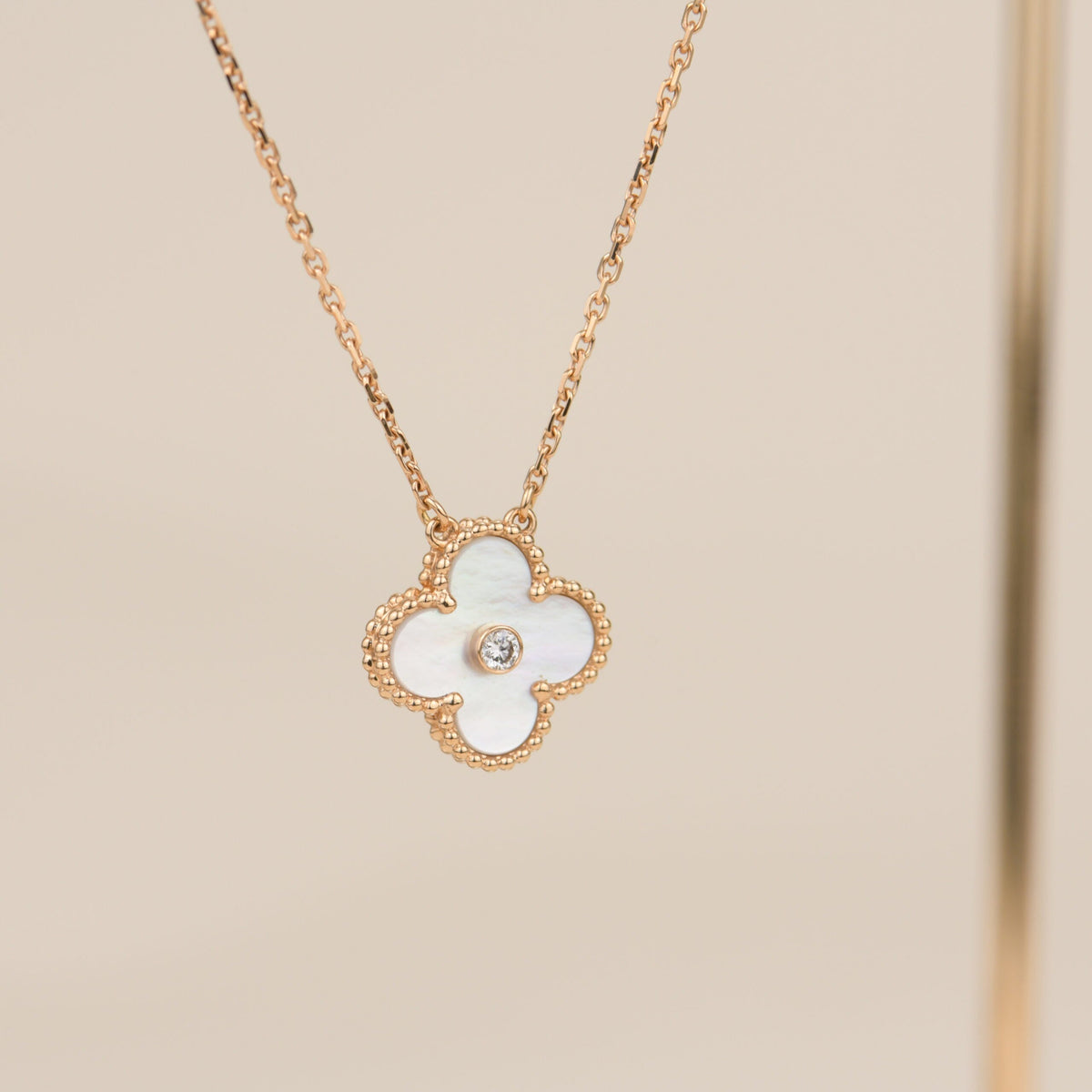Mystic CLOVER 15MM DIAMOND WHITE FRITILLARIA NECKLACE