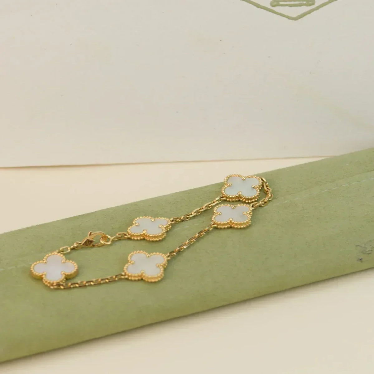 [Mystic ]New CLOVER WHITE PEARL MOP 5 MOTIF BRACELET COLLECTION