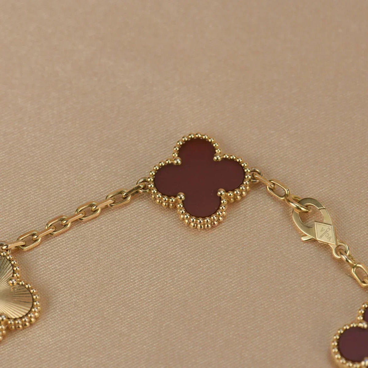 [Mystic ]New  CLOVER 5 MOTIF RED CORNELIAN BRACELET COLLECTION