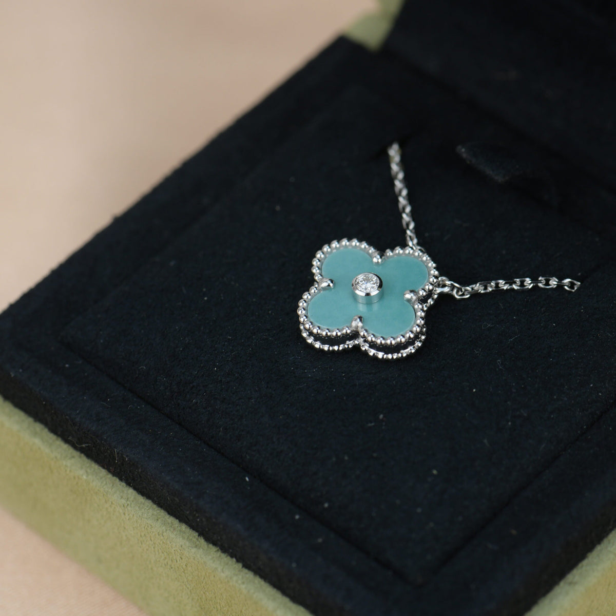Mystic CLOVER 15MM DIAMOND SVRES PORCELAIN  NECKLACE SILVER