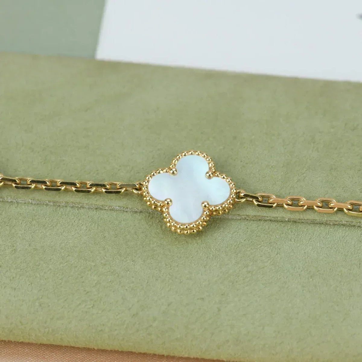 [Mystic ]New CLOVER WHITE PEARL MOP 5 MOTIF BRACELET COLLECTION