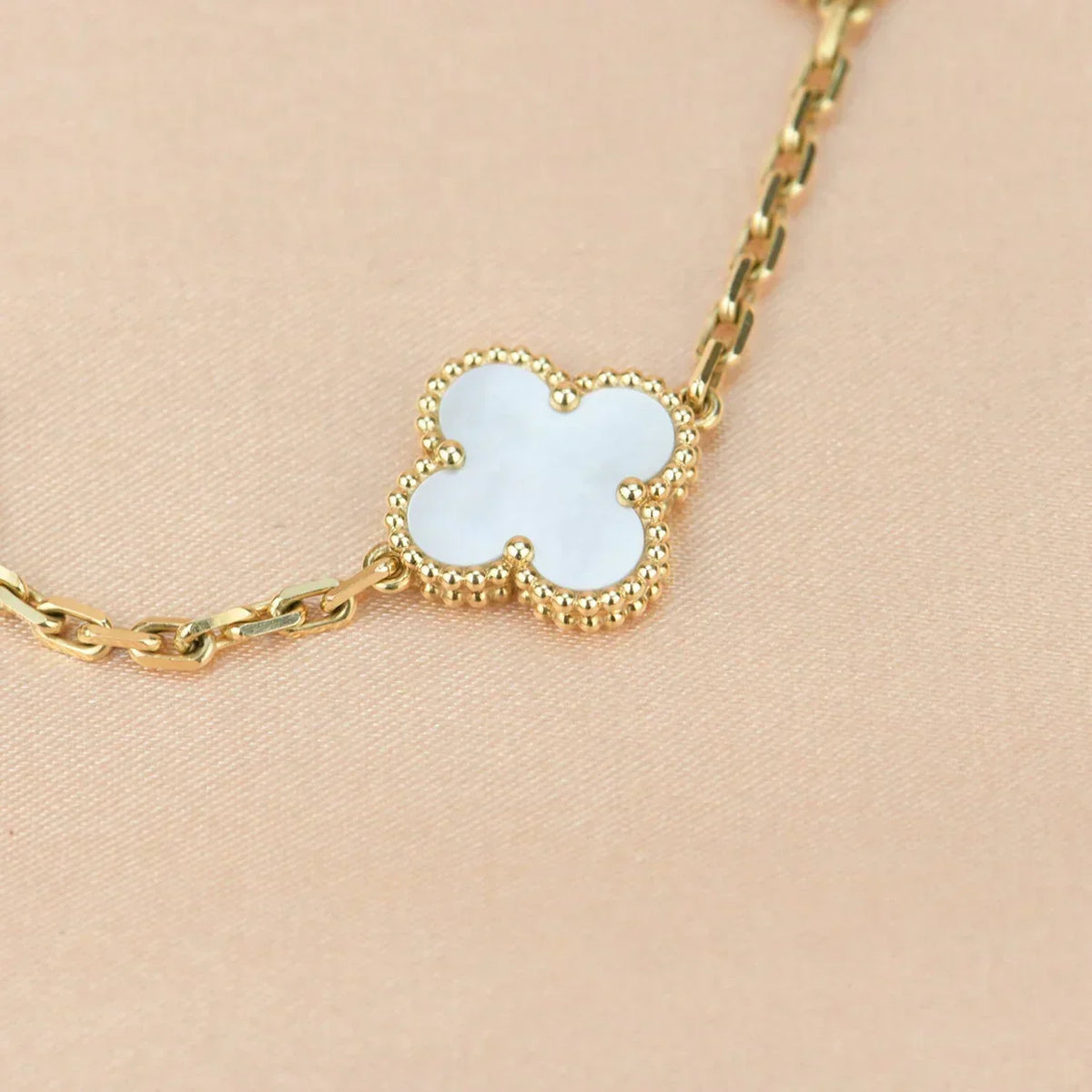 [Mystic ]New CLOVER WHITE PEARL MOP 5 MOTIF BRACELET COLLECTION