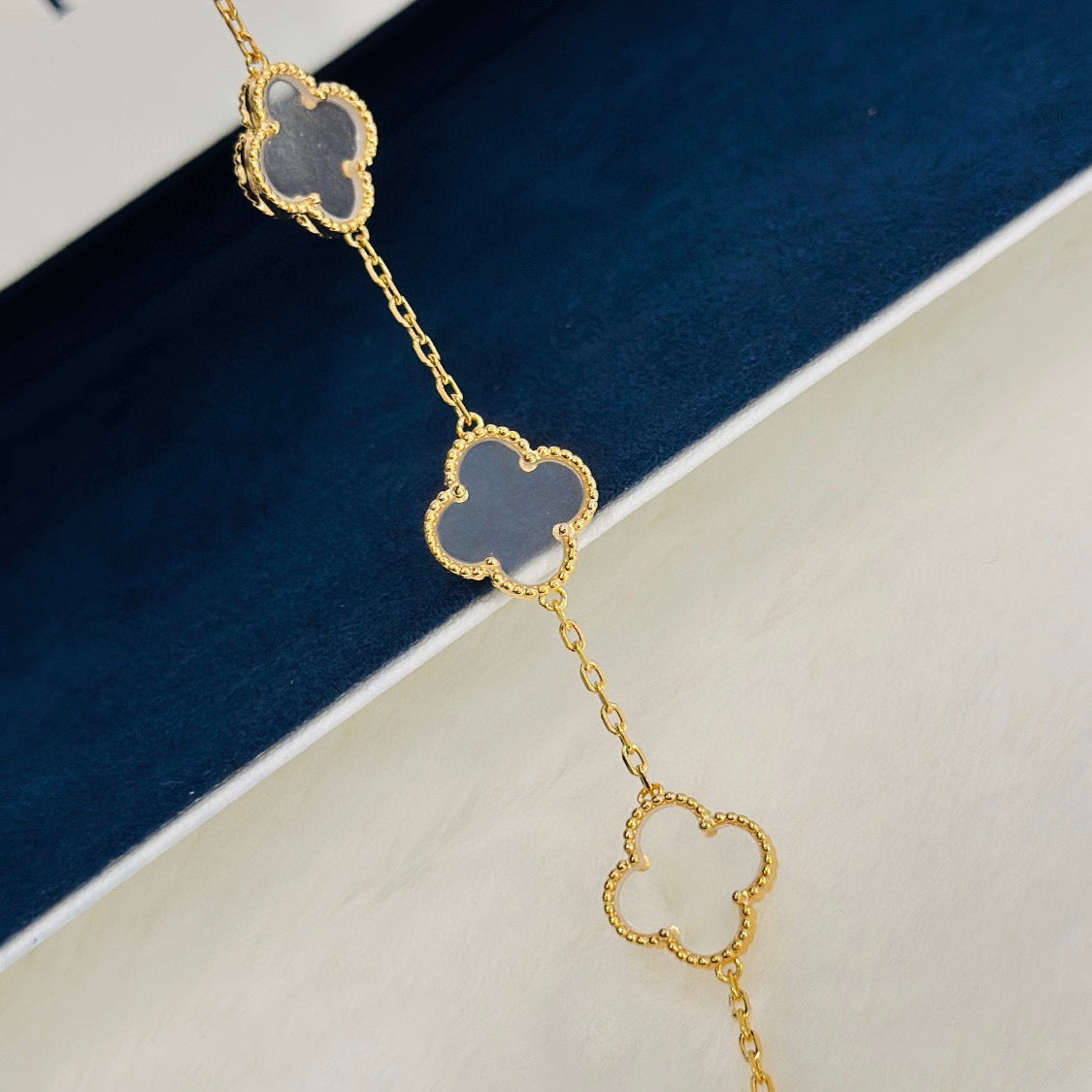[Mystic ]New CLOVER 5 MOTIF ROCK CRYSTAL BRACELET