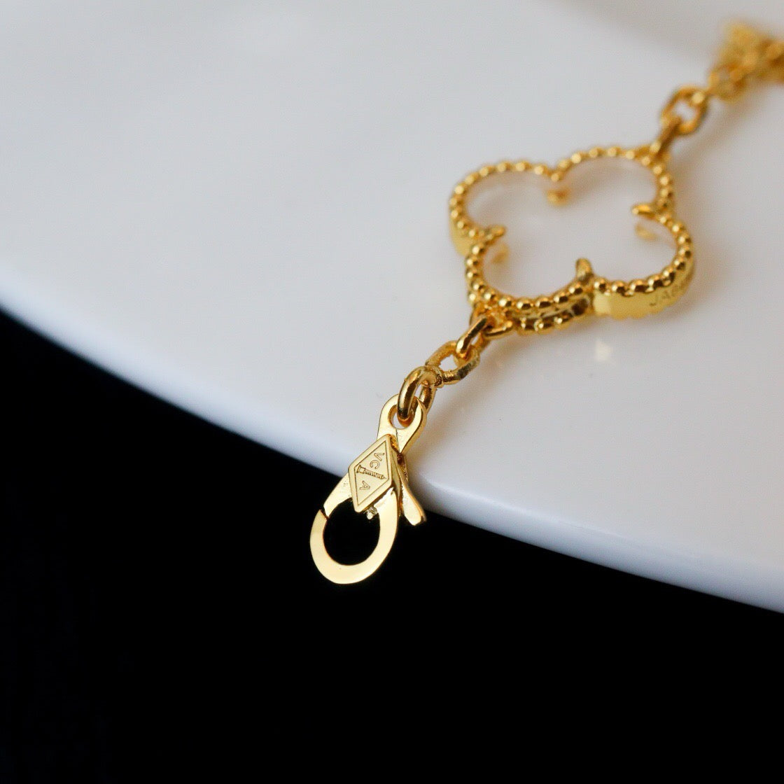 [Mystic ]New CLOVER 5 MOTIF ROCK CRYSTAL BRACELET