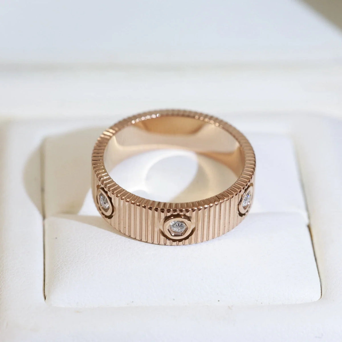 Mystic NEW MODEL LOVE 6.5 MM RING ，6 DIAMONDS