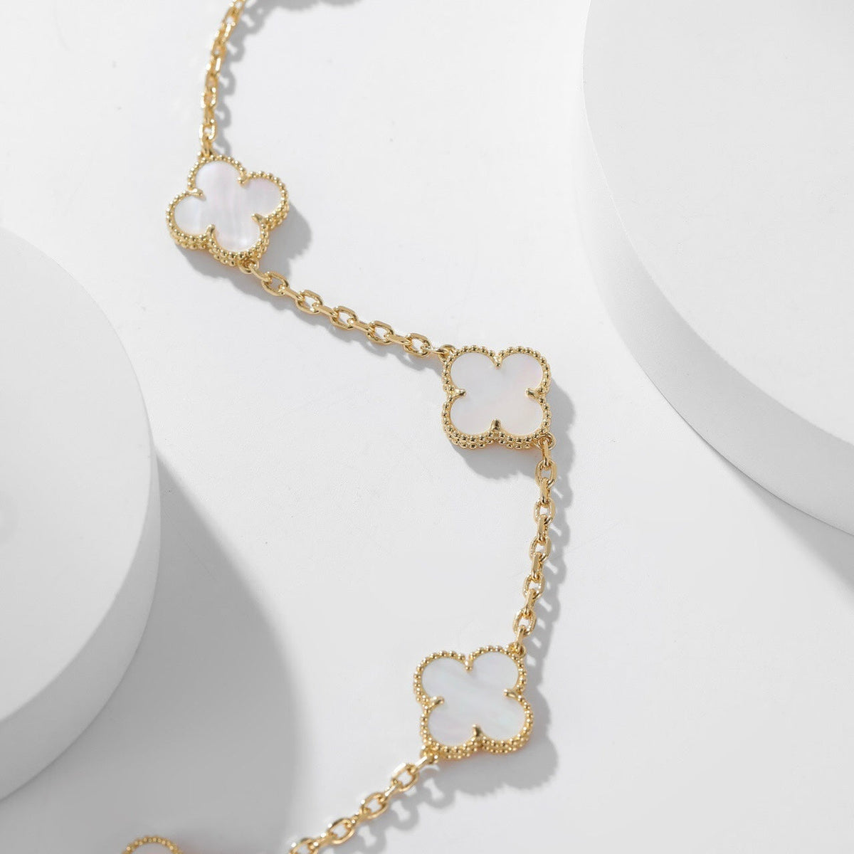 Mystic CLOVER 10 MOTIFS WHITE MOTHER OF PEARL NECKLACE
