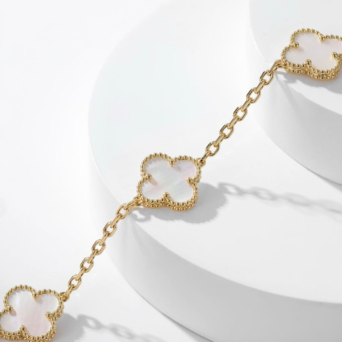 Mystic CLOVER 10 MOTIFS WHITE MOTHER OF PEARL NECKLACE