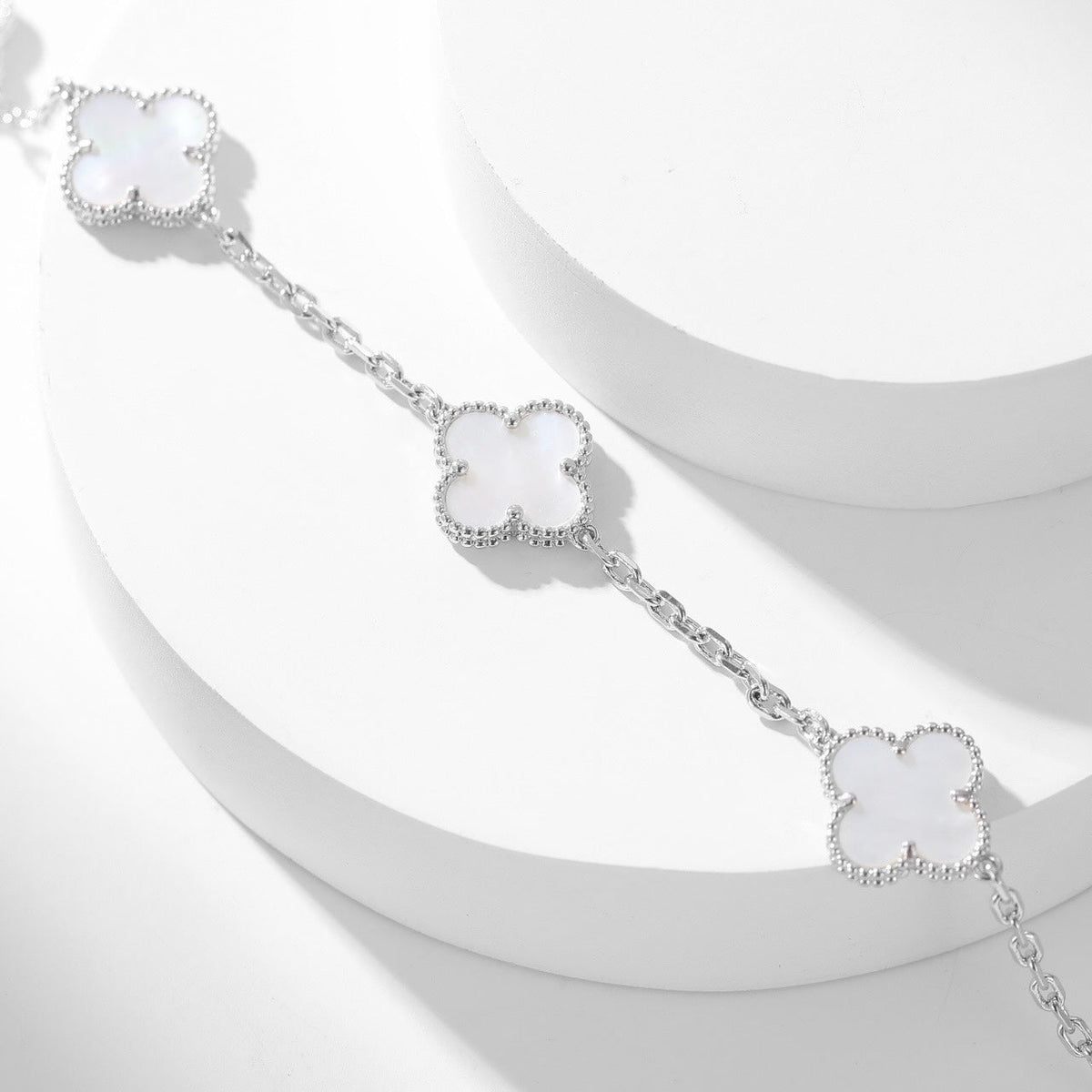 Mystic CLOVER 10 MOTIFS WHITE MOTHER OF PEARL NECKLACE