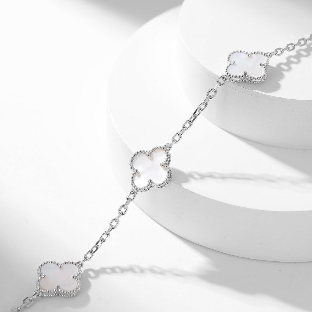Mystic CLOVER 10 MOTIFS WHITE MOTHER OF PEARL NECKLACE
