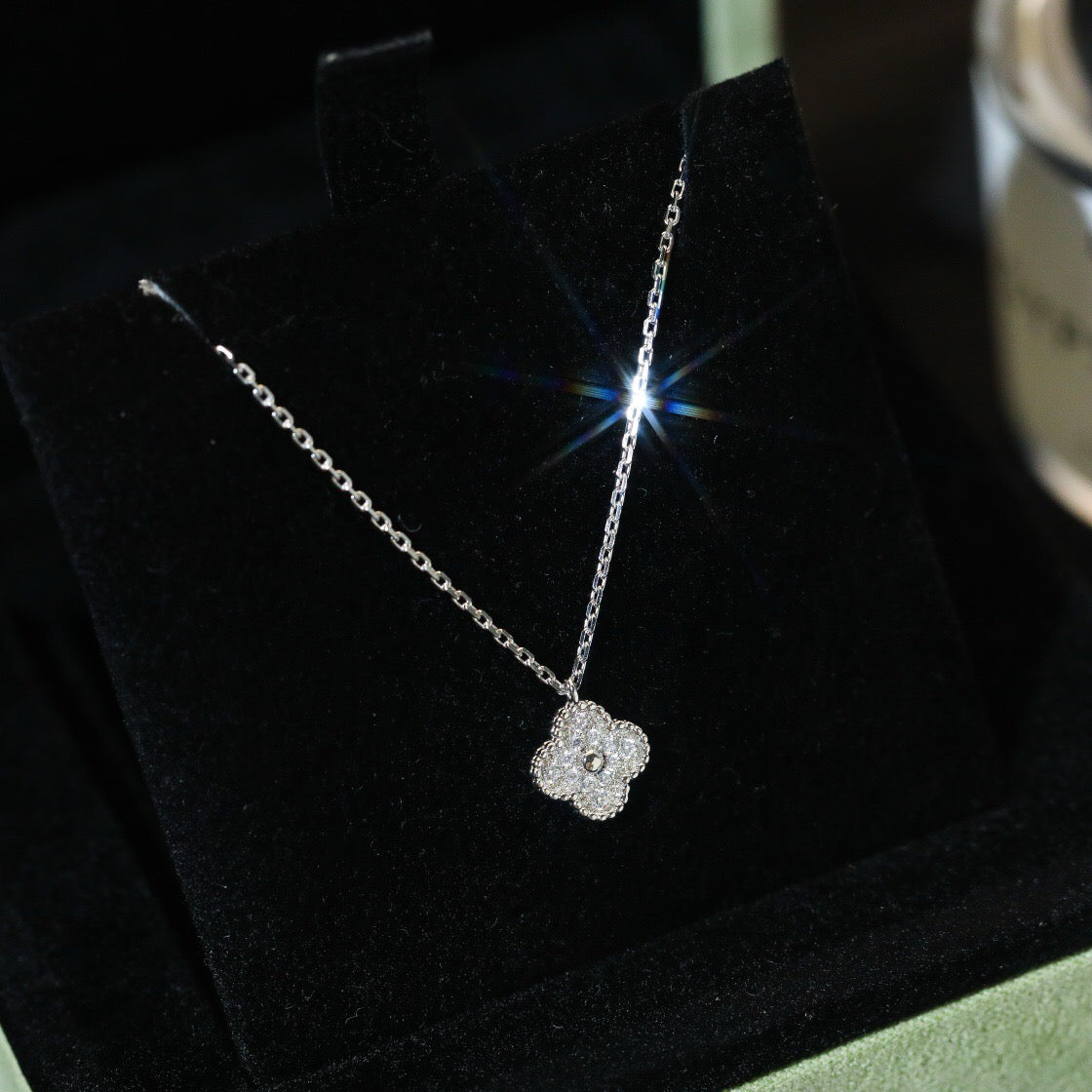 Mystic CLOVER MINI 9.5MM PENDANT DIAMOND NECKLACE