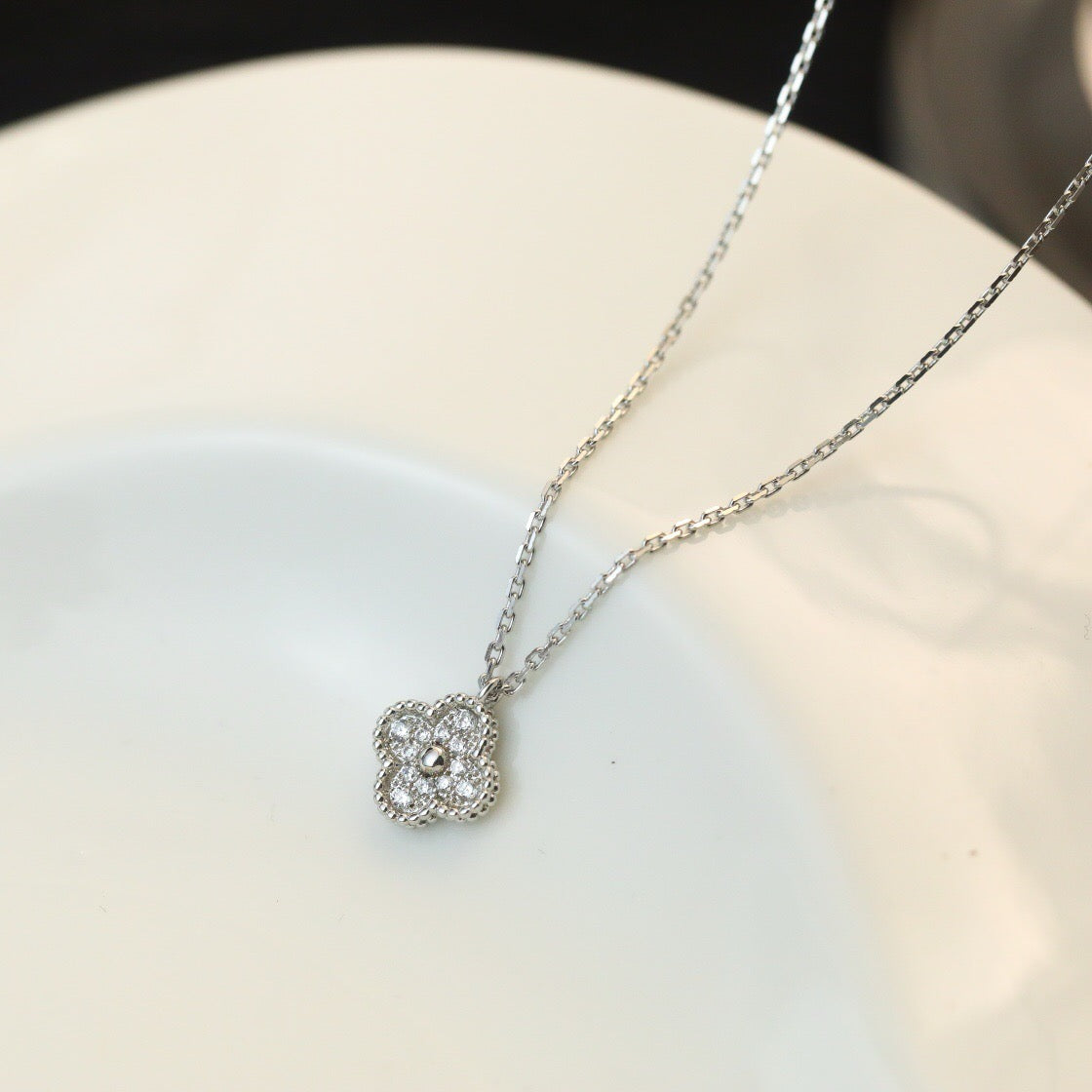 Mystic CLOVER MINI 9.5MM PENDANT DIAMOND NECKLACE