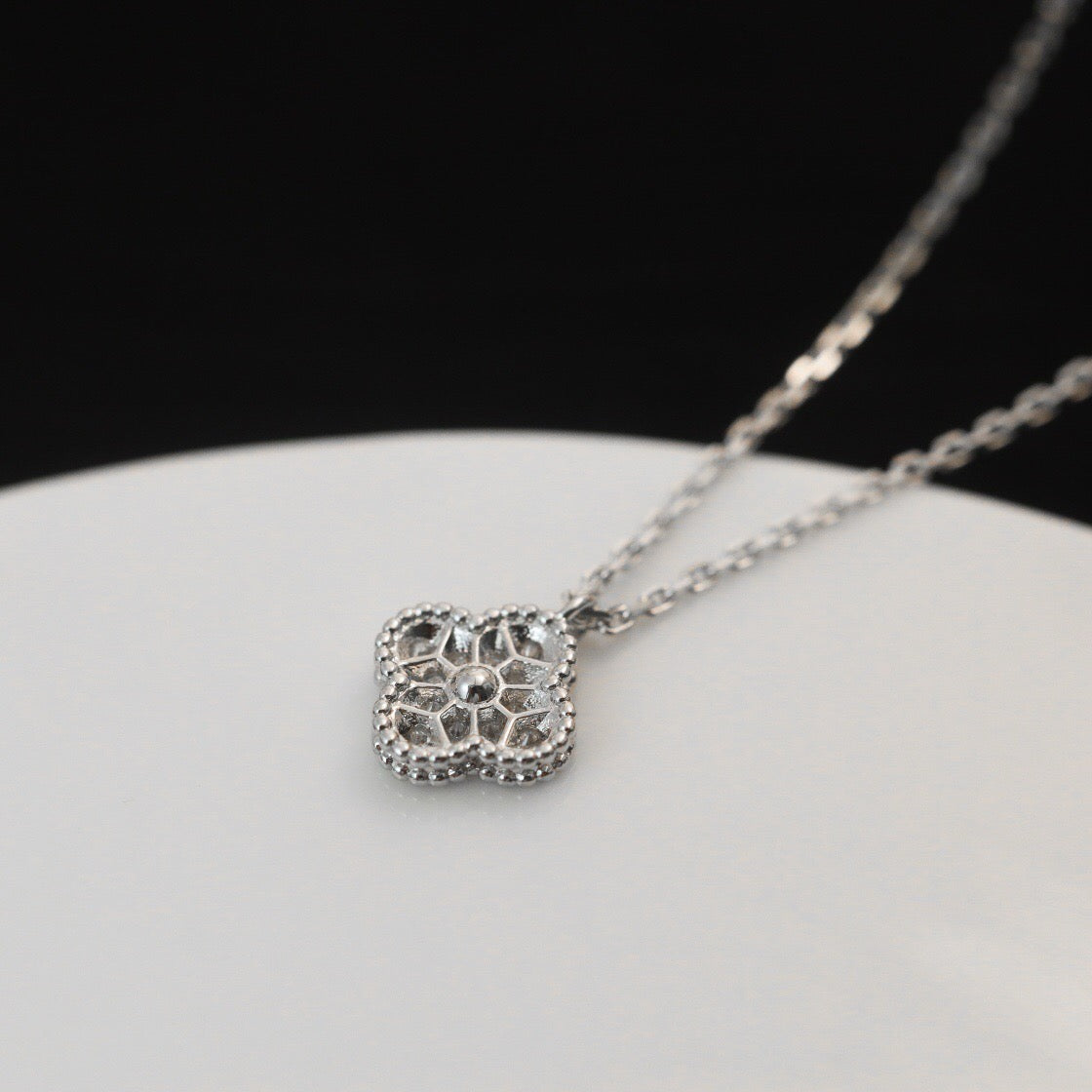 Mystic CLOVER MINI 9.5MM PENDANT DIAMOND NECKLACE