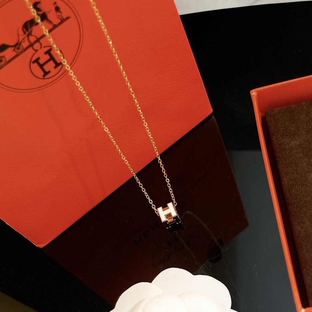 Mystic H WHITE SQUARE GOLD NECKLACE