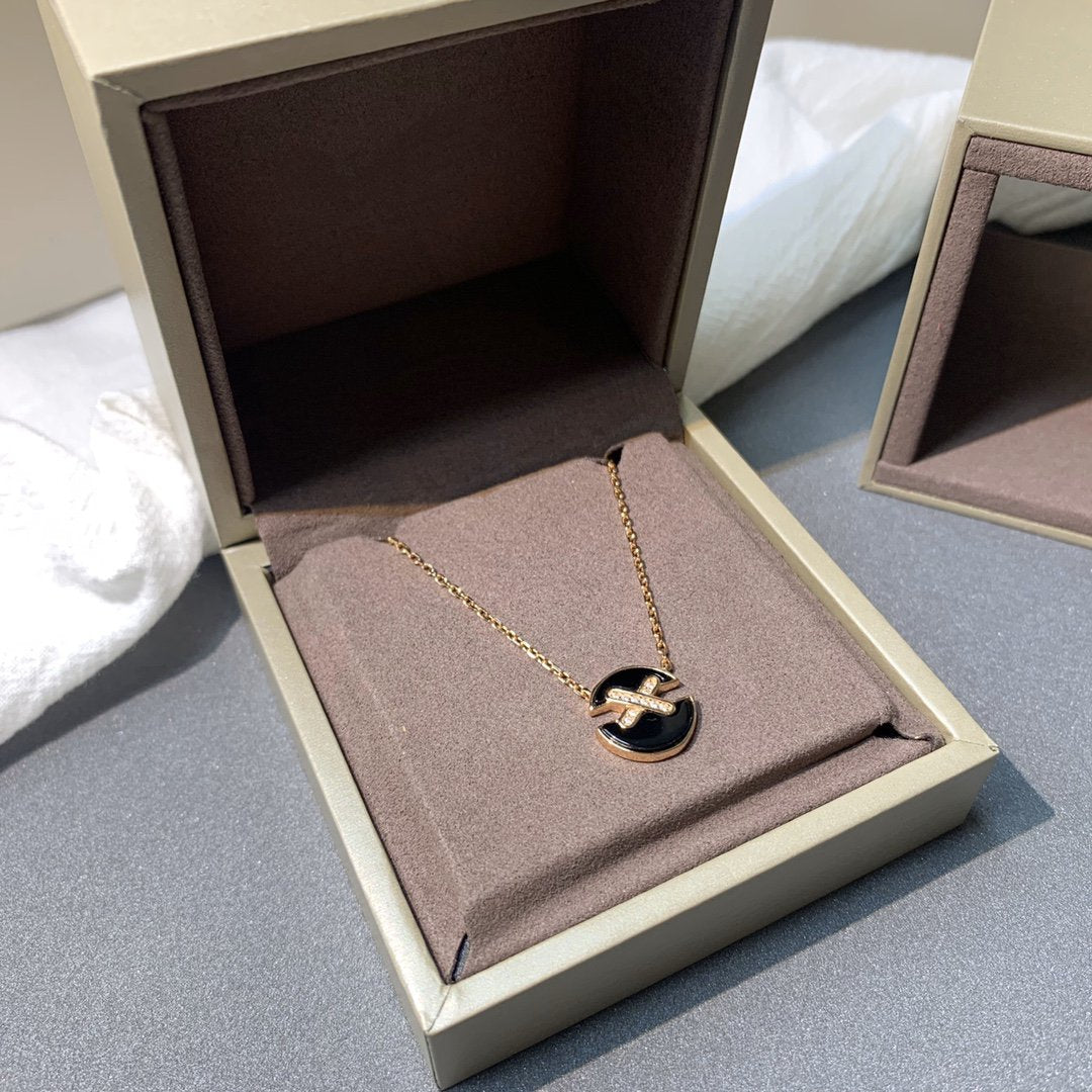 Mystic JEUX DE PINK GOLD DIAMOND NECKLACE