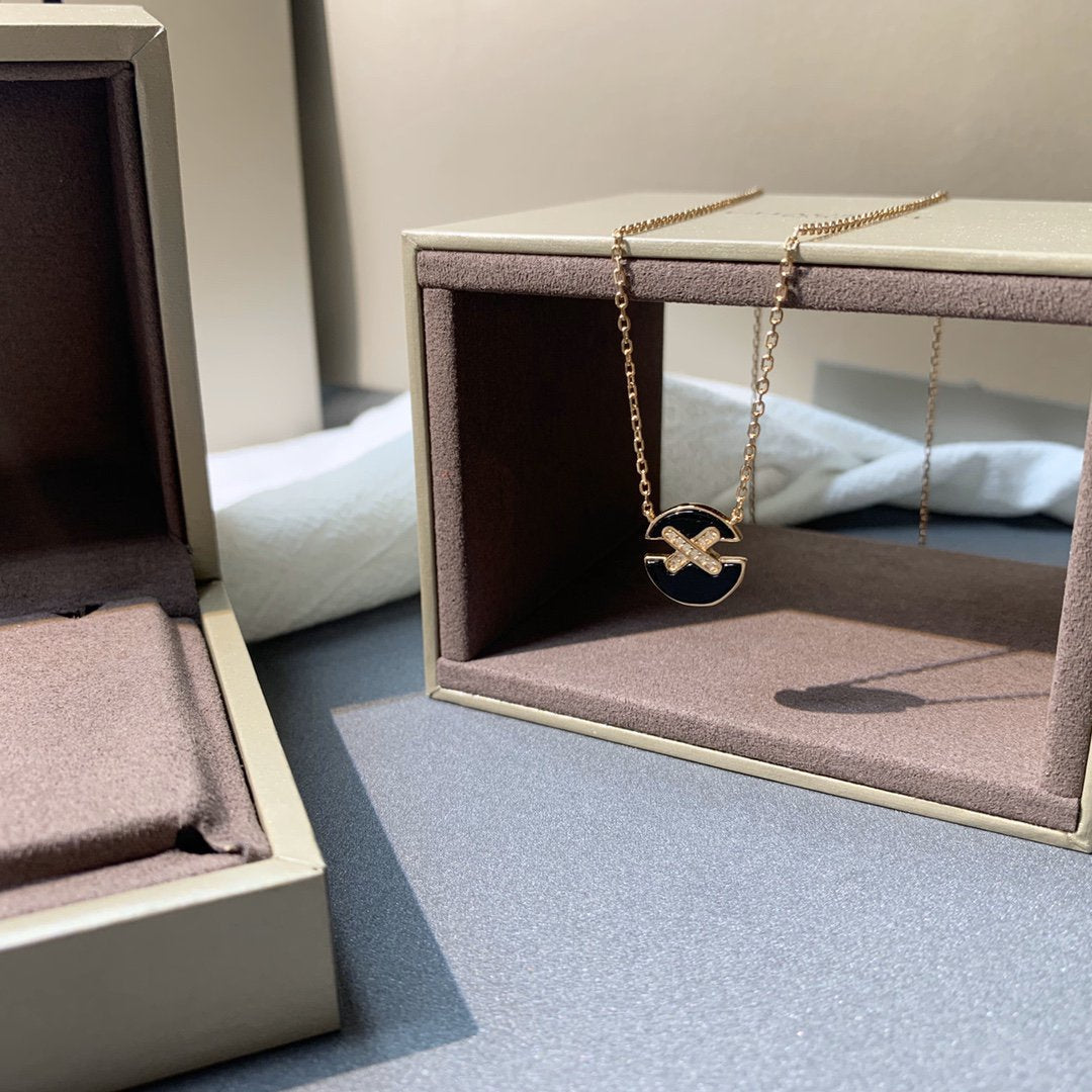 Mystic JEUX DE PINK GOLD DIAMOND NECKLACE