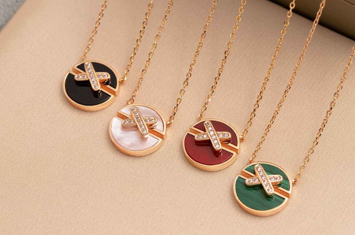 Mystic JEUX DE PINK GOLD DIAMOND NECKLACE
